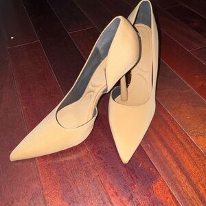 Zara Classic Pointed-Toe Tan Pumps size 41